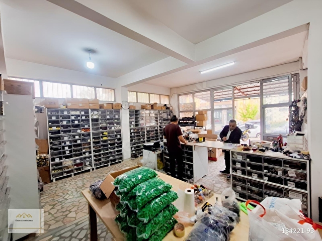 Ferhatpaşada Kiralık 400 m2 2 katlı Dükkan İşyeri - Görsel 2