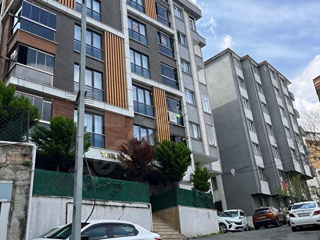EYÜP GÜZELTEPEDE SATILIK 2+1.ARAKAT SALON MUTFAK AYRI CAM BALKONLU KOMBİLİ 4. KAT  DAİRE