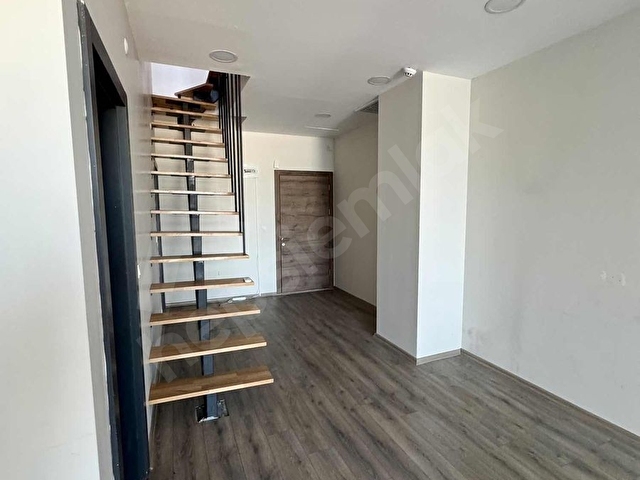 MALTEPE MİNİBÜS YOLUNDA NEFES PLAZADA DUBLEKS KİRALIK BÜRO/OFİS - Görsel 18