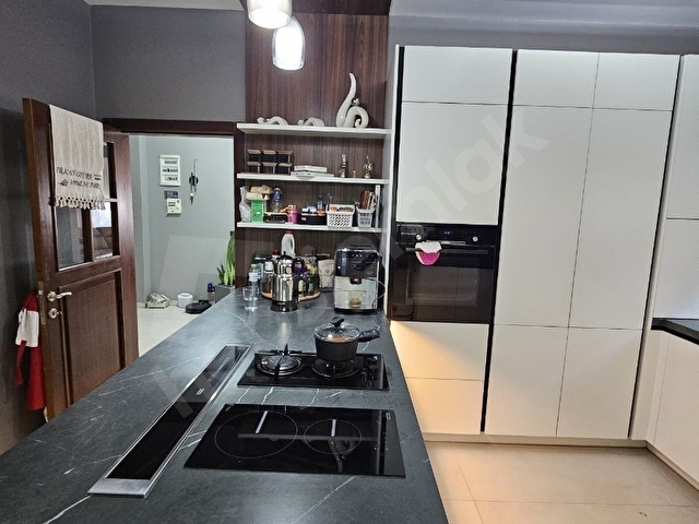 KERİM EMLAKTAN YAKACIK MERKEZDE 550M2 7+3 SATILIK TRİPLEKS VİLLA - Görsel 3