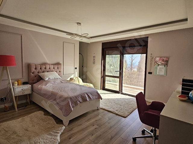 KERİM EMLAKTAN YAKACIK MERKEZDE 550M2 7+3 SATILIK TRİPLEKS VİLLA - Görsel 10