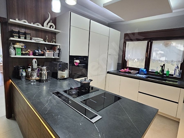 KERİM EMLAKTAN YAKACIK MERKEZDE 550M2 7+3 SATILIK TRİPLEKS VİLLA - Görsel 2