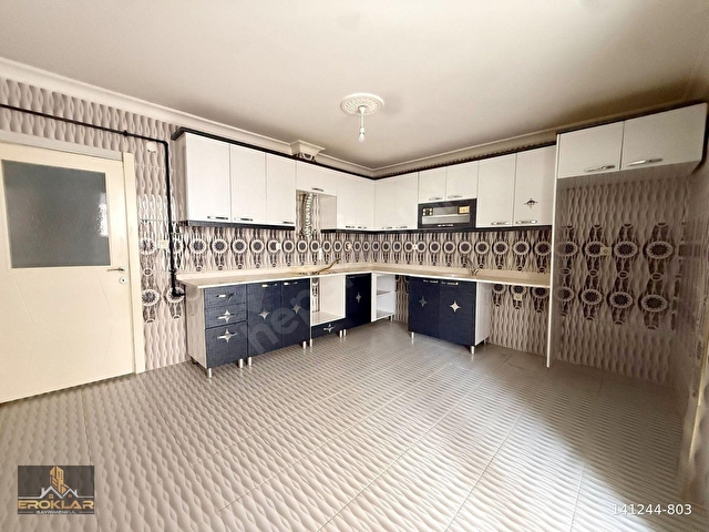EROKLARDAN YÜKSELTEPEDE GENİŞ MUTFAK KAPALI BALKON KÖK TAPU 4+1