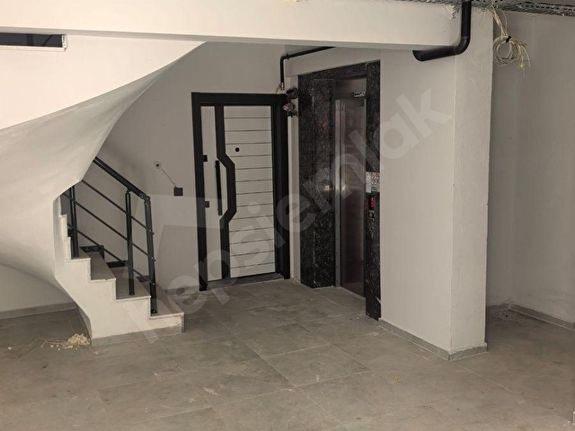 Egebaydan Ecevit Parkının üst sokağında Sıfır Eşyalı 1+1 Daire - Görsel 24