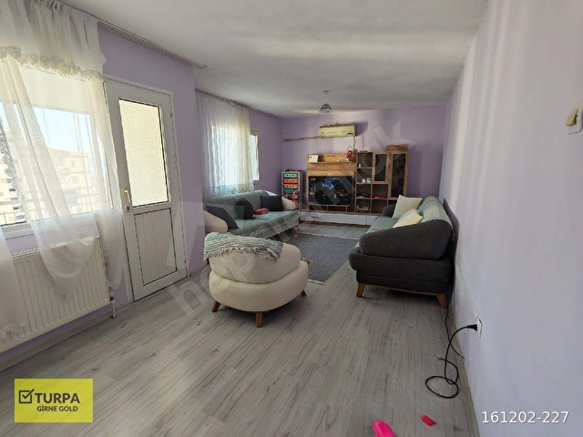 yakakentte site içerisinde 120m2  3+1 asansörlü