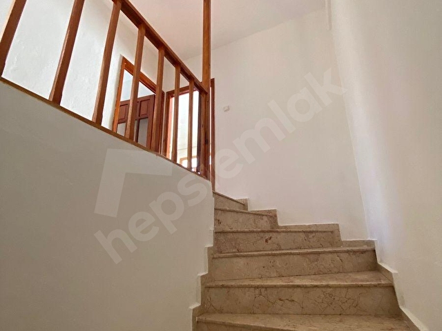 Narlıdere’de metroya çok yakın site içi bakımlı villa kiralık - Görsel 4