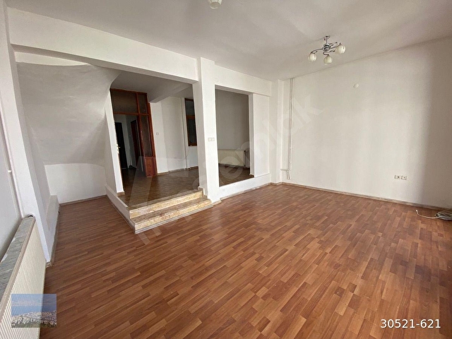 Narlıdere’de metroya çok yakın site içi bakımlı villa kiralık - Görsel 25