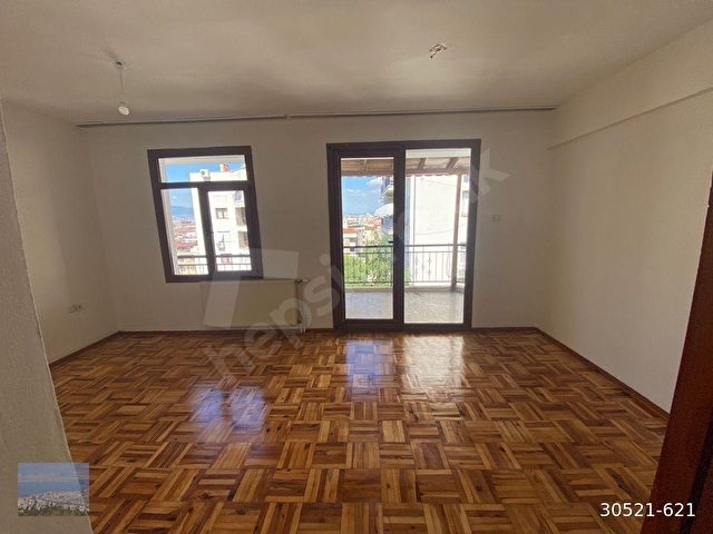 Narlıdere’de metroya çok yakın site içi bakımlı villa kiralık - Görsel 21
