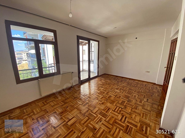 Narlıdere’de metroya çok yakın site içi bakımlı villa kiralık - Görsel 13