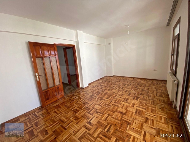 Narlıdere’de metroya çok yakın site içi bakımlı villa kiralık - Görsel 17