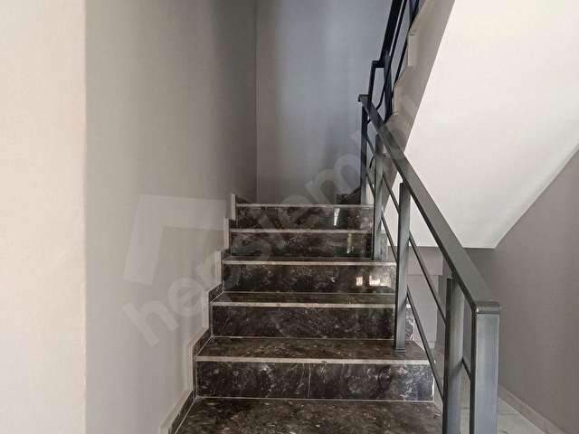 RNGDEN ÇINARLIDA GÜVENLİKLİ SİTE İÇERİSİNDE TEKLİ KÖŞE VİLLA - Görsel 13