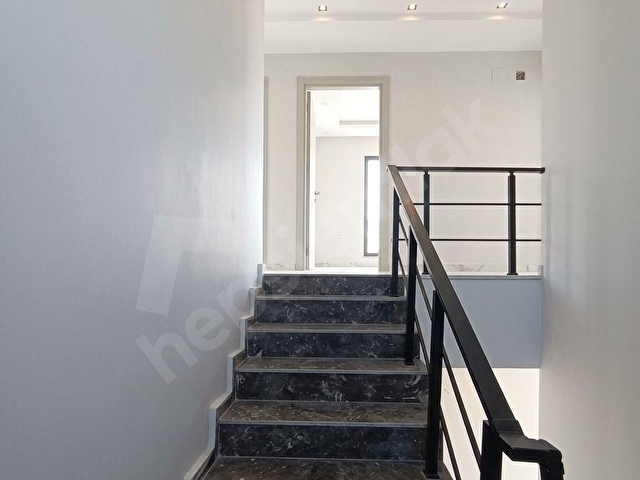 RNGDEN ÇINARLIDA GÜVENLİKLİ SİTE İÇERİSİNDE TEKLİ KÖŞE VİLLA - Görsel 14
