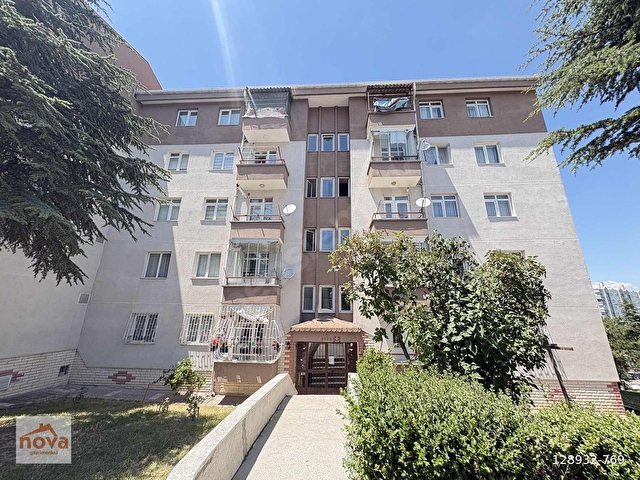 BATIKENTDE SÜPER KONUMDA METRO YAKINI ARA KAT 3+1 SATILIK DAİRE