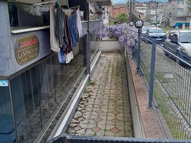 GÖLCÜK/PİYALEPEŞA MAH. ANAYOLA 100 MT. MESAFEDE 3+1 135 M2 ARA KAT DAİRE - Görsel 4