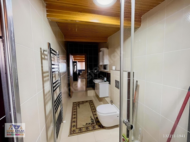 SAHİLDE DENİZ DOĞA VE ŞEHİR MANZARALI 80m² EŞYALI KİRALIK 1+1 - Görsel 8