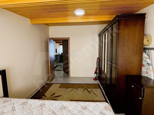 SAHİLDE DENİZ DOĞA VE ŞEHİR MANZARALI 80m² EŞYALI KİRALIK 1+1 - Görsel 4