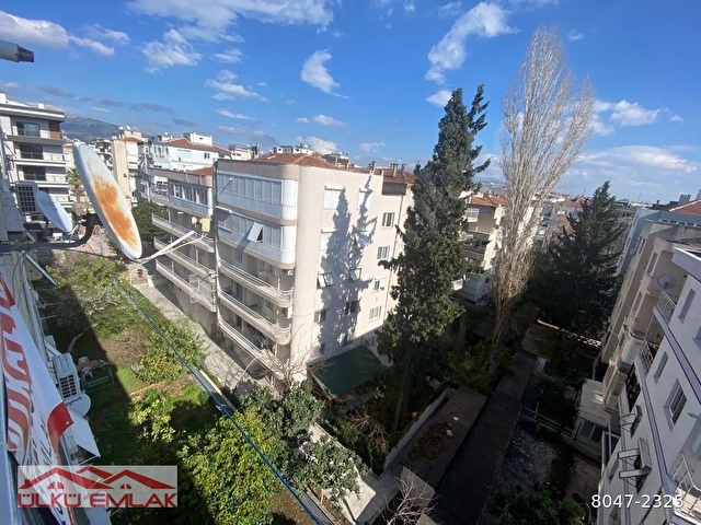 Karşıyaka Bostanlı Uğur Mumcu parkı civarı Asansörlü 3+1 daire