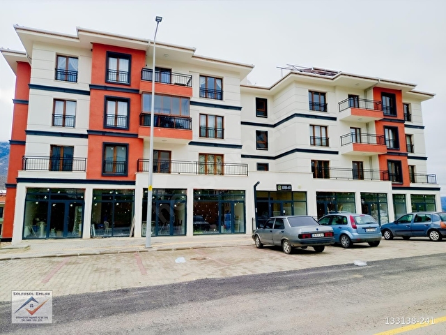 PROJE GİRİŞİ KÖŞE BAŞI BAYRAMÖREN TOKİDE 37 M2 DÜKKAN MAĞAZA - Görsel 2