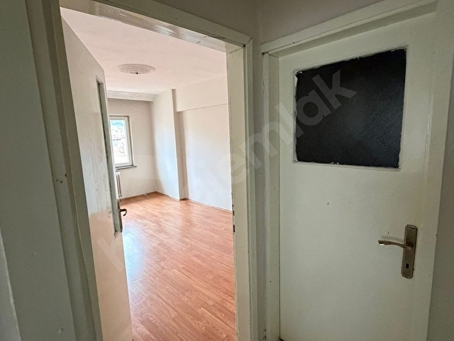 KOLÇAN EMLAKTAN MENDERES CADDESİNDE KİRALIK 2+1 DAİRE - Görsel 9