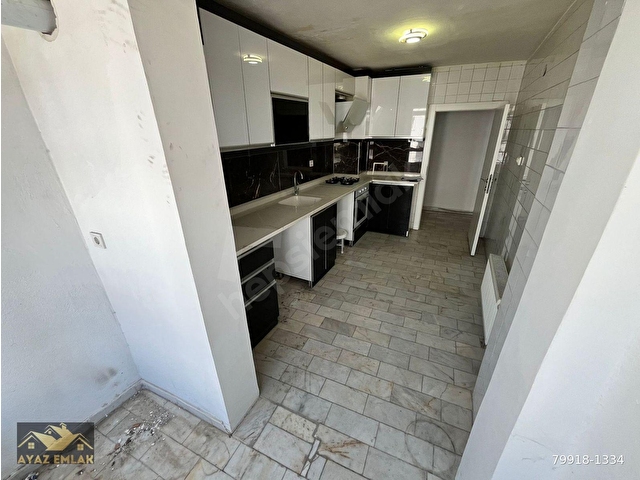 AYAZ EMLAKTAN MALAZGİRT MAHDE 12.CADDE ÜZERİ 3+1 ARA KAT SATILIK DAİRE