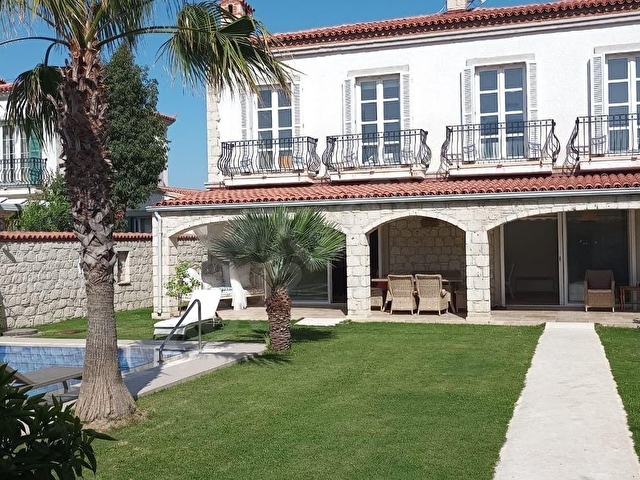 ALAÇATIDA 525 m2 ARSA İÇİNDE YÜZME HAVUZLU 5+1 SATILIK MÜSTAKİL LÜKS TAŞ VİLLA - Görsel 4