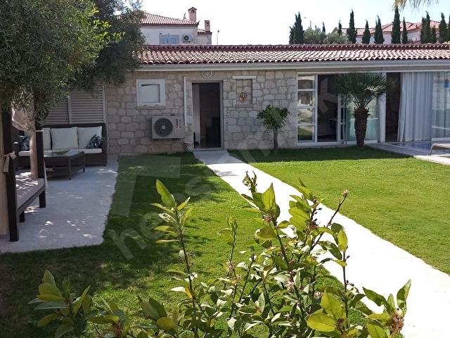 ALAÇATIDA 525 m2 ARSA İÇİNDE YÜZME HAVUZLU 5+1 SATILIK MÜSTAKİL LÜKS TAŞ VİLLA - Görsel 7