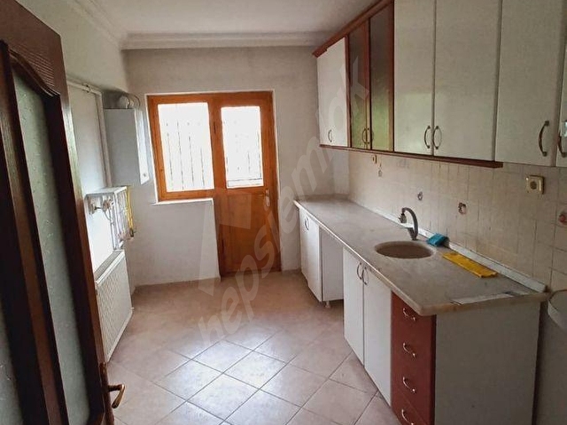 Kiralık 3+1 Yüksek Giriş Daire - Okul Yanı, Merkezi Konum - Görsel 5