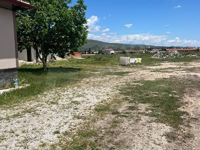 SILAM EMLAKTAN SUSUZ KASABASINDA 1380M² ARSA VE 3+1 MÜSTAKİL EV - Görsel 7