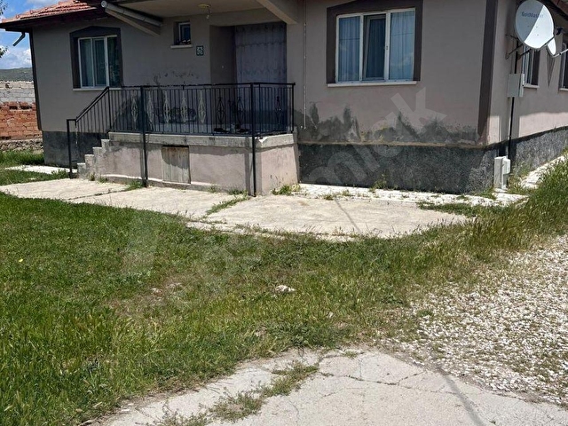 SILAM EMLAKTAN SUSUZ KASABASINDA 1380M² ARSA VE 3+1 MÜSTAKİL EV - Görsel 4
