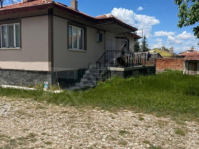 SILAM EMLAKTAN SUSUZ KASABASINDA 1380M² ARSA VE 3+1 MÜSTAKİL EV - Görsel 6