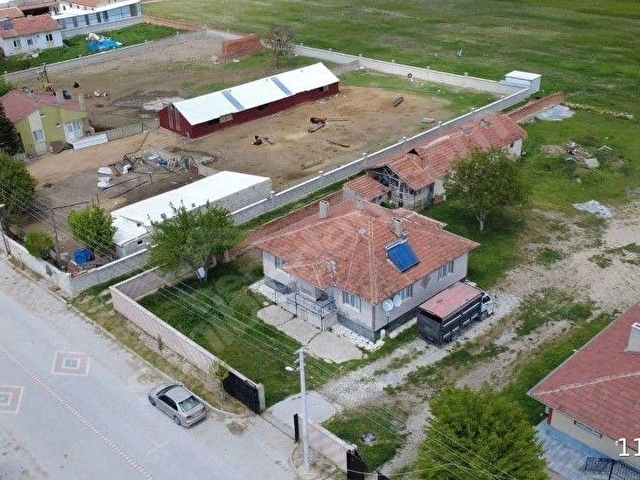 SILAM EMLAKTAN SUSUZ KASABASINDA 1380M² ARSA VE 3+1 MÜSTAKİL EV