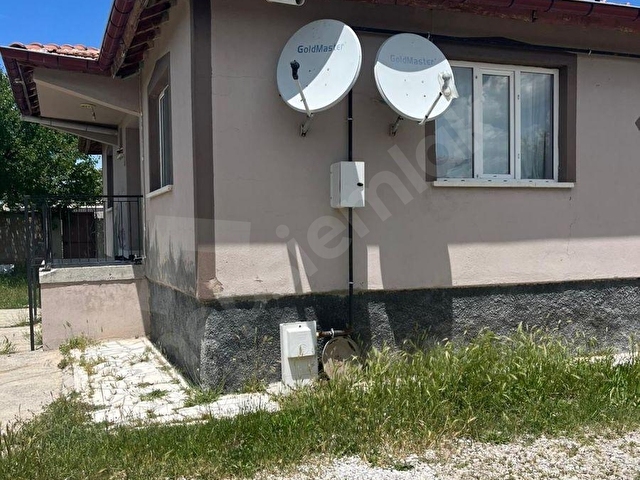 SILAM EMLAKTAN SUSUZ KASABASINDA 1380M² ARSA VE 3+1 MÜSTAKİL EV - Görsel 3