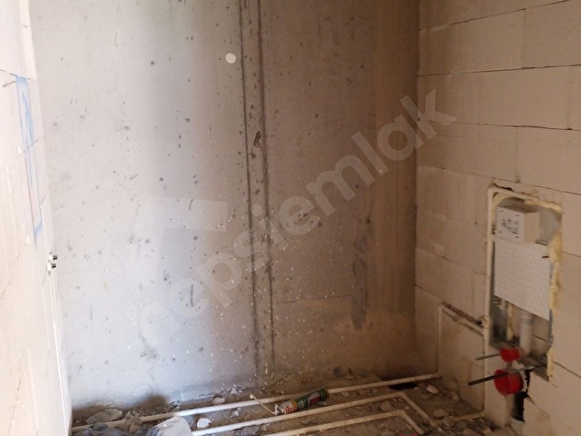 ÇARŞI MERKEZDE KÖŞE BAŞI GENİŞ KULLANIŞLI SATILIK 2+1 DAİRE - Görsel 6