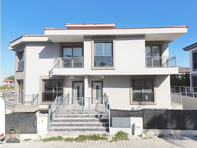 Merkeze ve Denize Yakın, Bahçeli & Kullanışlı - Sıfır 3+1 Villa - Görsel 4