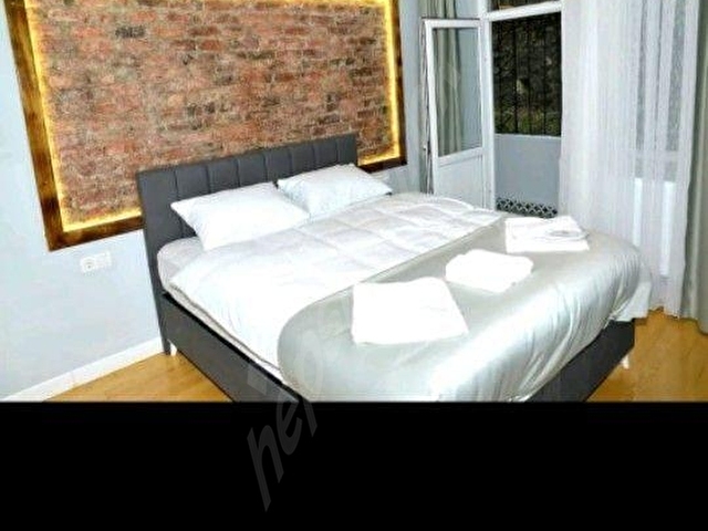 Berk emlaktan Beyoğlu Aynalıçeşmede eşyalı daire.