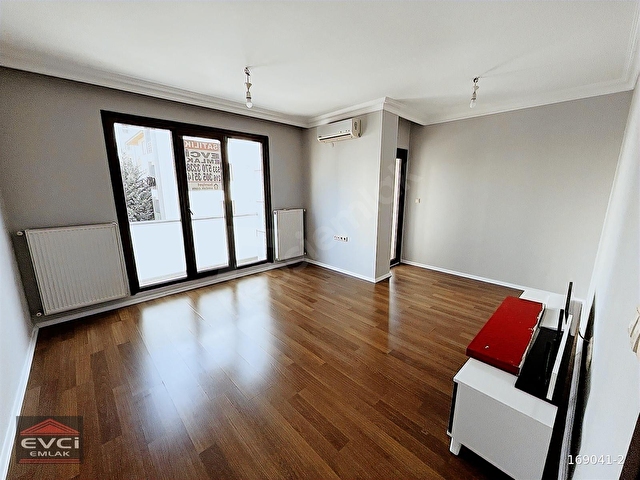 EVCİDEN İSKANLI BİNADA ARA KAT BALKONLU 2+1 DAİRE - Görsel 2