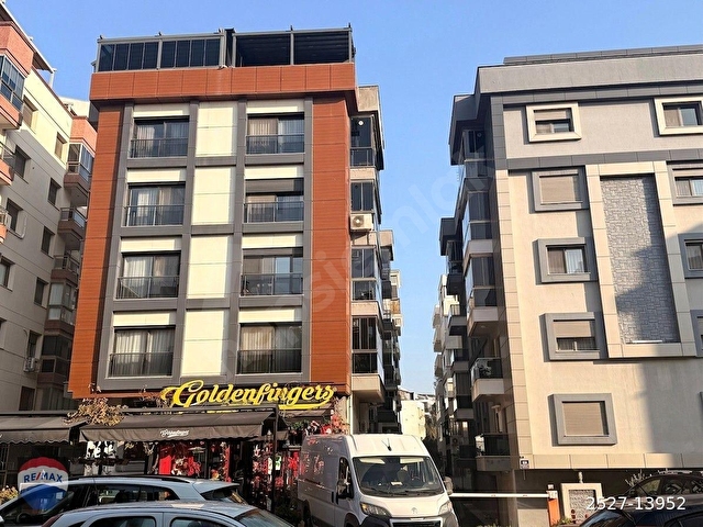 Bostanlı Merkezde Genç Binada Satılık 2+1