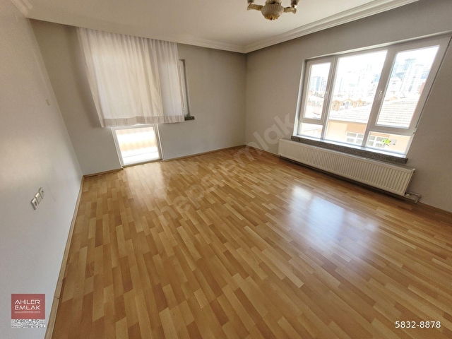 AYVALI SİNEM SOKAKTA KAT KONUMUNDA 3 ODA 1 SALON KİRALIK DAİRE