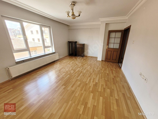 AYVALI SİNEM SOKAKTA KAT KONUMUNDA 3 ODA 1 SALON KİRALIK DAİRE - Görsel 3