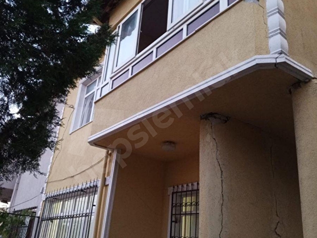300 M2 BAHÇE İÇİNDE TADİLAT GEREKLİ MÜSTAKİL EV ARSA PARASINA - Görsel 5