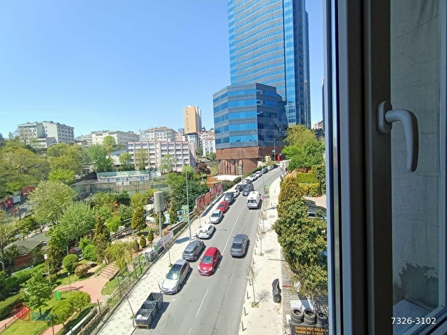 ŞİŞLİ 19 MAYIS CADDE ÜZERİNDE ÖNÜ AÇIK BAKIMLI BOŞ SATILIK DAİRE