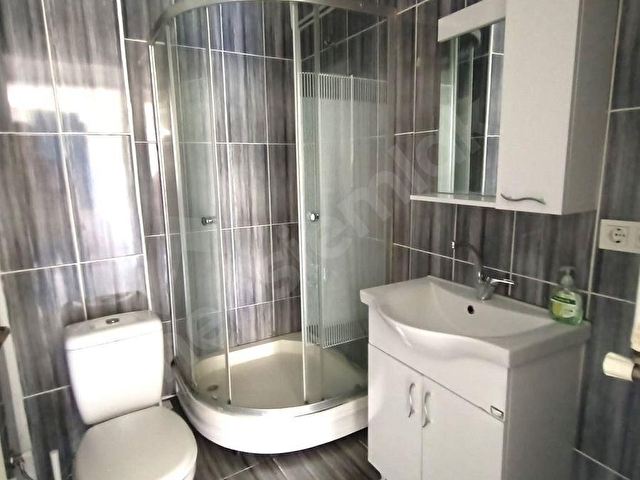 ŞİŞLİ 19 MAYIS CADDE ÜZERİNDE ÖNÜ AÇIK BAKIMLI BOŞ SATILIK DAİRE - Görsel 11