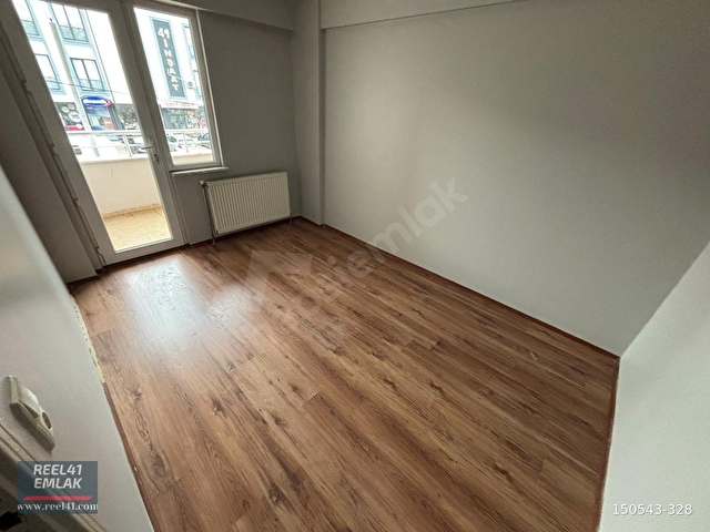 MERKEZİN TAM KALBİNDE! Başiskele Barbaros’ta 2+1 Amerikan Mutfaklı Ara Kat FIRSAT DAİRE! - Görsel 16