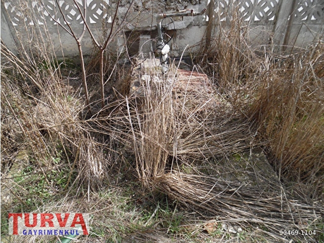 TURGUTBEY KÖYÜNDE ASFALT YOLA CEPHELİ İÇERİSİNDE AVLULU KERPİÇ EVE BULUNAN ARSA SATILIK - Görsel 13