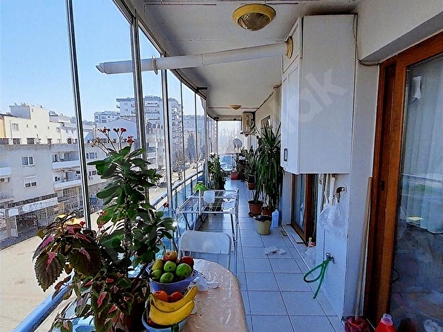 Girne Anadolu Caddesinin Köşesinde Çok Ferah Satılık 3+1