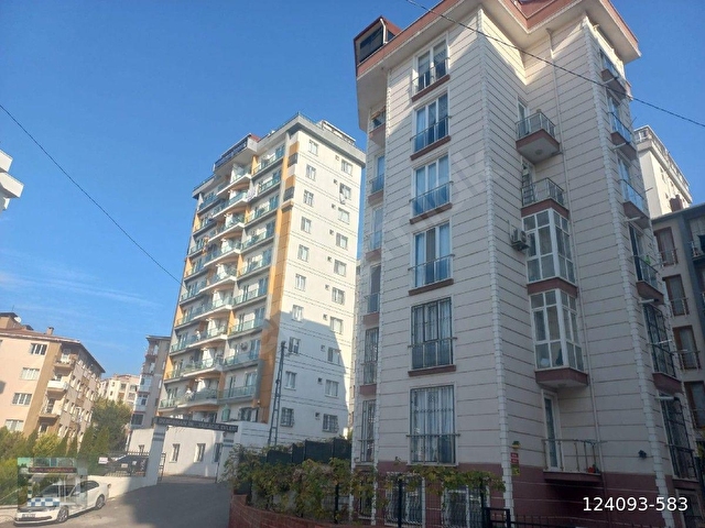 YAKACIK MERKEZDE GENÇ BİNADA MASRAFSIZ 2+1