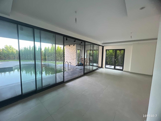 Büyükçekmecede Ultra Lüks 5+2 Sıfır Villa - Görsel 22