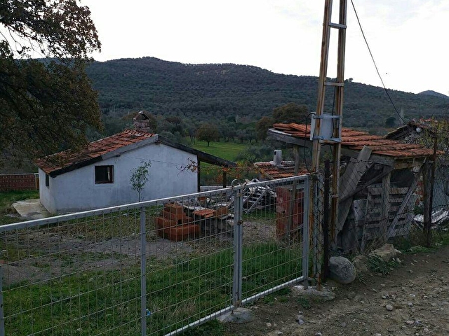 Burhaniye Bahadinli Koyu Girisinde Ciftlik Evi 121134 33 Hurriyet Emlak