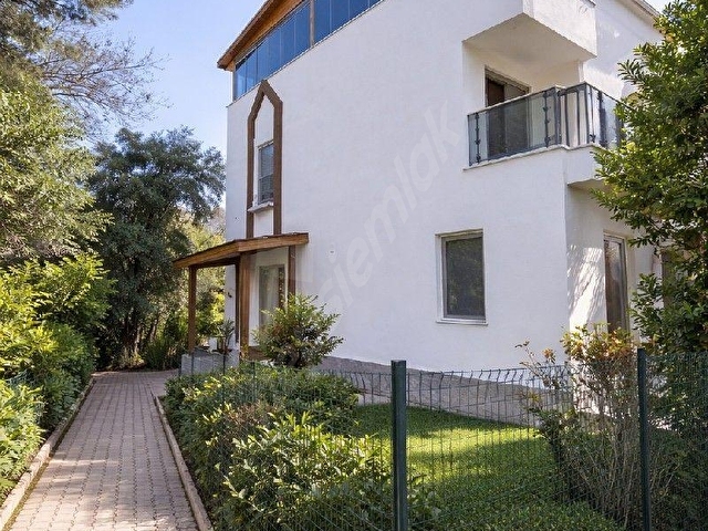 DOYRAN’DA MERKEZDE 3+1 TRİPLEKS VİLLA 400 M² ARSA 240 M² KULLANIM DEV TERASLI - Görsel 2