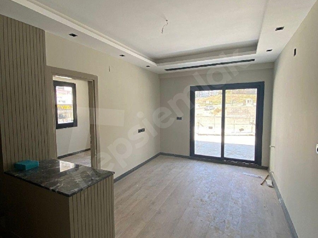 ÇUKUROVA FIRIN YAKINI KONSEPT BİNADA 1+1 MODERN YAPILI KÖŞE KONUMDA CAZİP DAİRE - Görsel 12